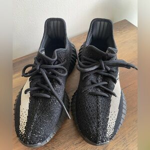 Black Yeezy 350 boosts core size W 7